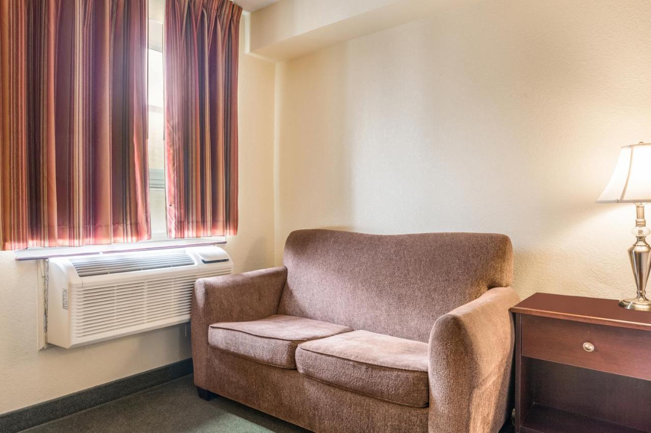 Hotel Knights Orillia