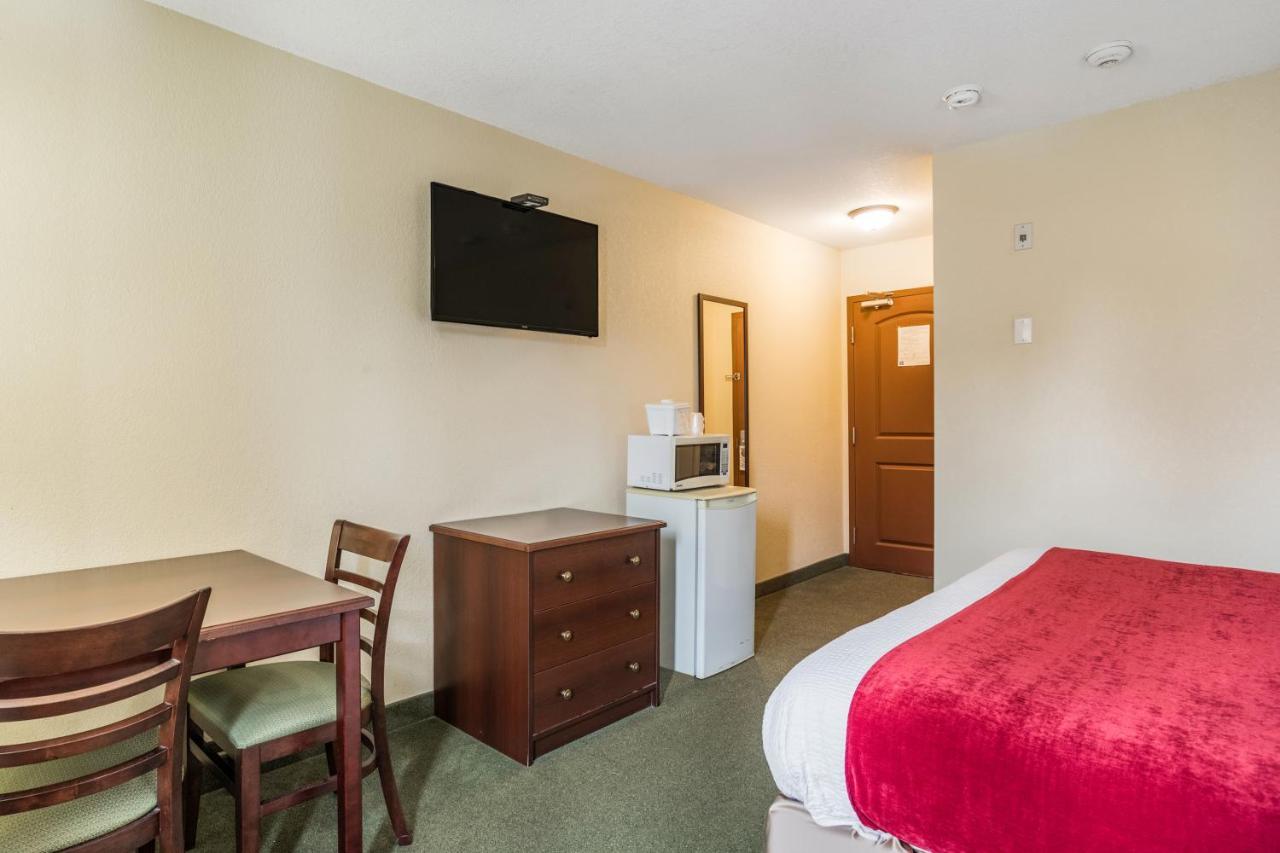 Knights Hotel